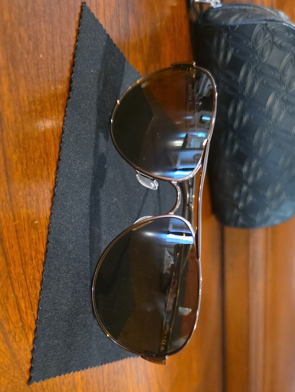 Oakley Gold Aviator Sunglasses with Brown Gradient Lenses. Polarized, EUC